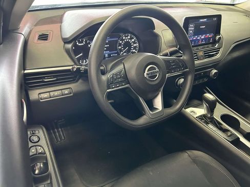 Used 2022 Nissan Altima 2.5 SV FWD image 13