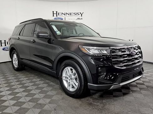 Used 2026 Ford Explorer Active w/ Active Comfort Package RWD image 4