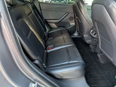 Used 2022 Tesla Model Y Performance image 19