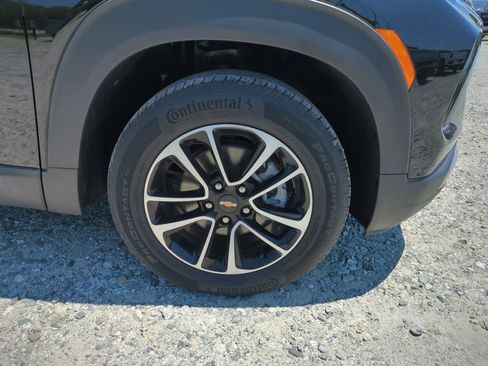Used 2025 Chevrolet TrailBlazer LT AWD/4WD image 12