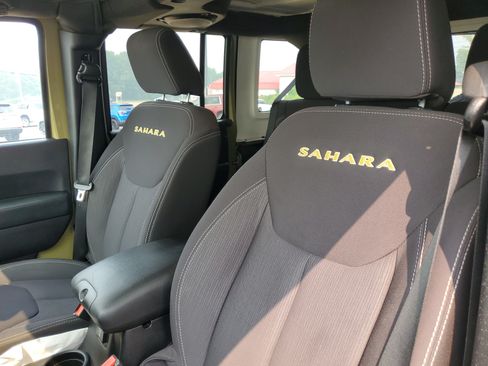 Used 2013 Jeep Wrangler Unlimited Sahara w/ Connectivity Group AWD/4WD image 9