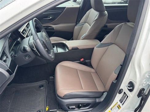 Used 2024 Lexus ES 350 w/ Premium Package image 9