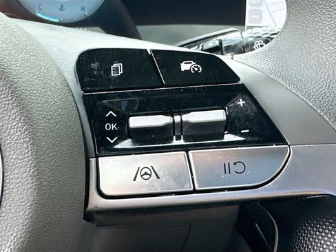 Used 2024 Hyundai Elantra SEL FWD image 17