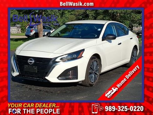 Used 2025 Nissan Altima 2.5 SV AWD/4WD image 1