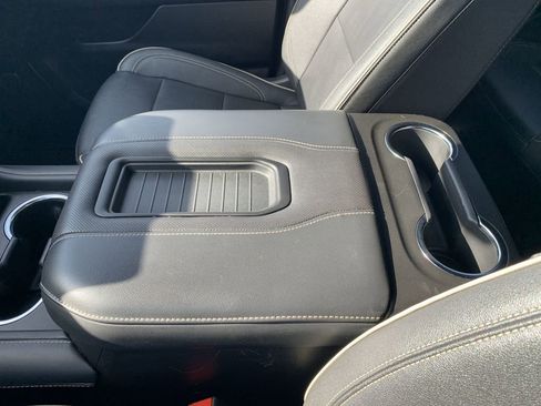 Used 2024 Chevrolet Suburban Premier image 22