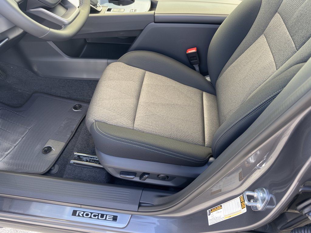 Certified 2025 Nissan Rogue SV FWD image 9