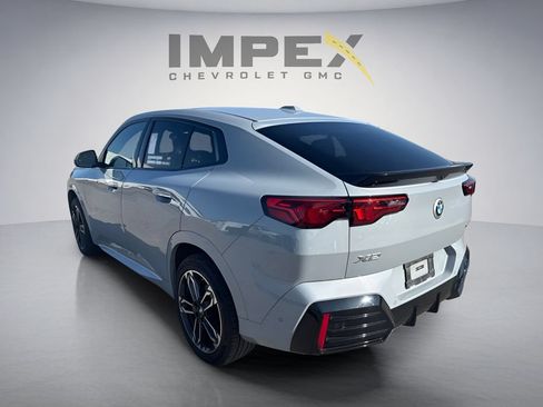 Used 2025 BMW X2 xDrive28i AWD/4WD image 3