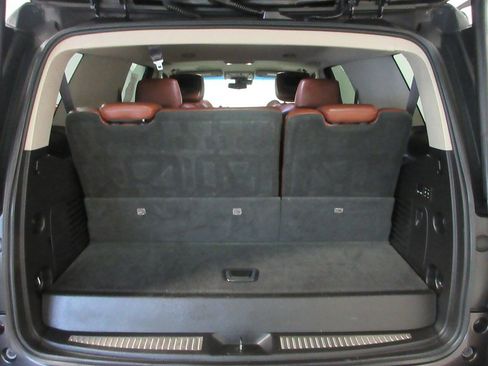 Used 2017 Cadillac Escalade Luxury AWD/4WD image 28