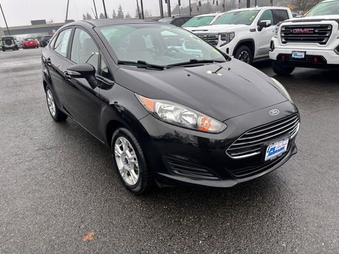 Used 2015 Ford Fiesta SE w/ Comfort Package image 3