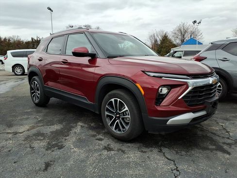 Used 2025 Chevrolet TrailBlazer LT image 1