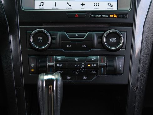 Used 2017 Ford Explorer XLT w/ Equipment Group 201A FWD image 19