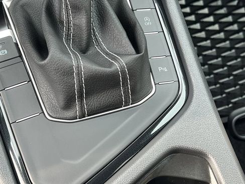 New 2025 Volkswagen Taos SE image 23