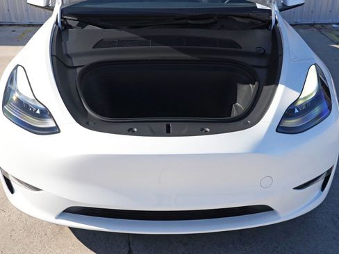 Used 2024 Tesla Model Y Long Range image 8