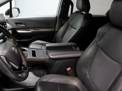 Used 2022 Toyota Sienna XSE image 28