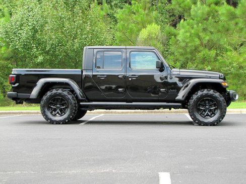 Used 2023 Jeep Gladiator Sport AWD/4WD image 4