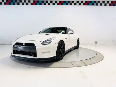 Used 2014 Nissan GT-R Black Edition AWD/4WD image 12