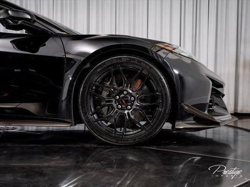 Used 2025 Chevrolet Corvette Z06 w/ Z07 Performance Package RWD image 24