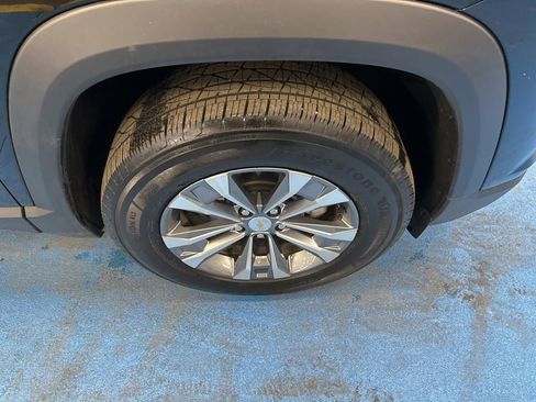 Certified 2025 Chevrolet Equinox LT image 3