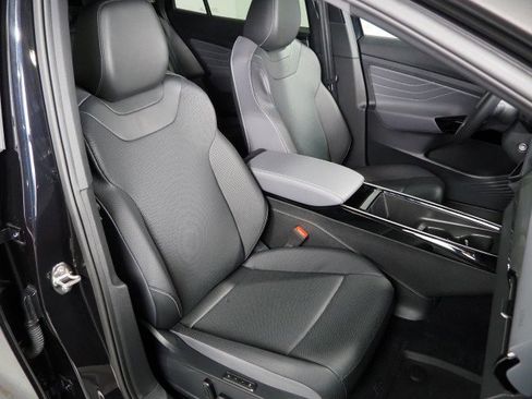 Used 2024 Volkswagen ID.4 Pro S image 2