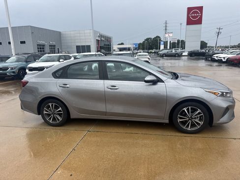 Used 2024 Kia Forte LXS w/ LXS Technology Package FWD image 14