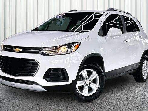 Used 2017 Chevrolet Trax LT w/ LT Convenience Package AWD/4WD image 3