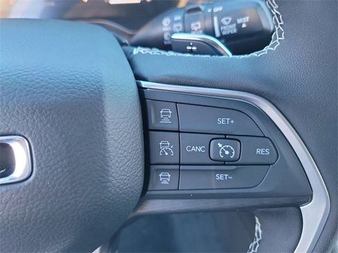 New 2025 Jeep Grand Cherokee L Altitude image 24