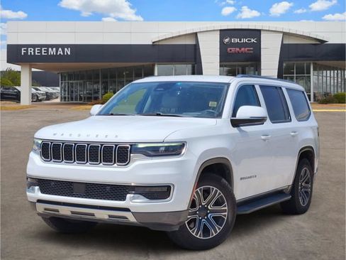 Used 2022 Jeep Wagoneer Series III w/ Flexible Seating Group RWD image 1