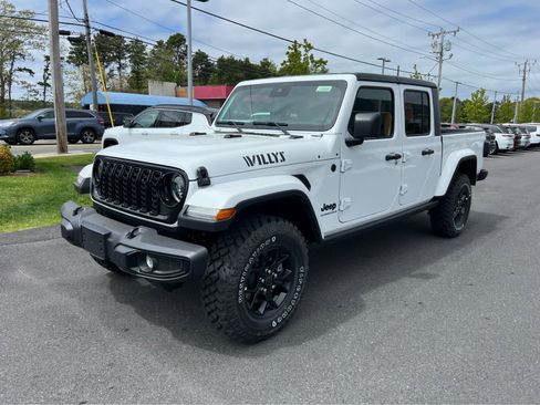 New 2025 Jeep Gladiator Sport image 3