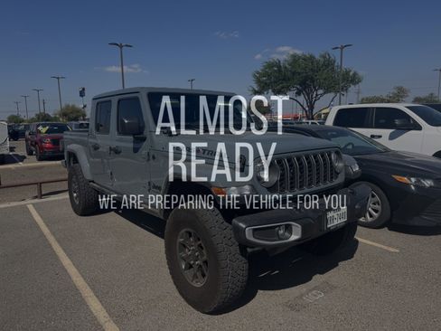 Used 2025 Jeep Gladiator Sport image 5