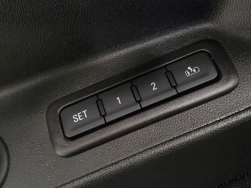 Used 2020 Chevrolet Equinox LT w/ Sport Edition image 17