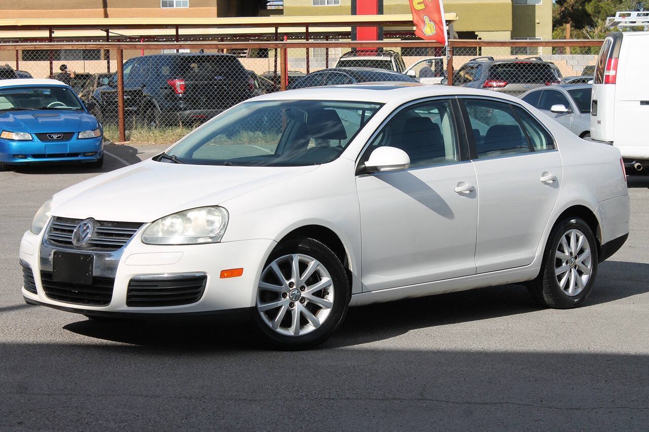 Used 2010 Volkswagen Jetta Limited Edition FWD image 4