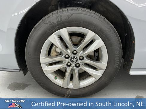 Used 2022 Toyota Sienna XLE Woodland Edition image 18