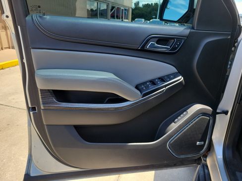 Used 2017 Chevrolet Suburban LT RWD image 14