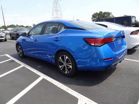 Used 2022 Nissan Sentra SV image 3