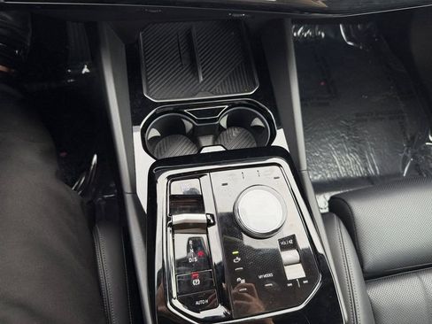 Used 2024 BMW 530i w/ Premium Package image 25