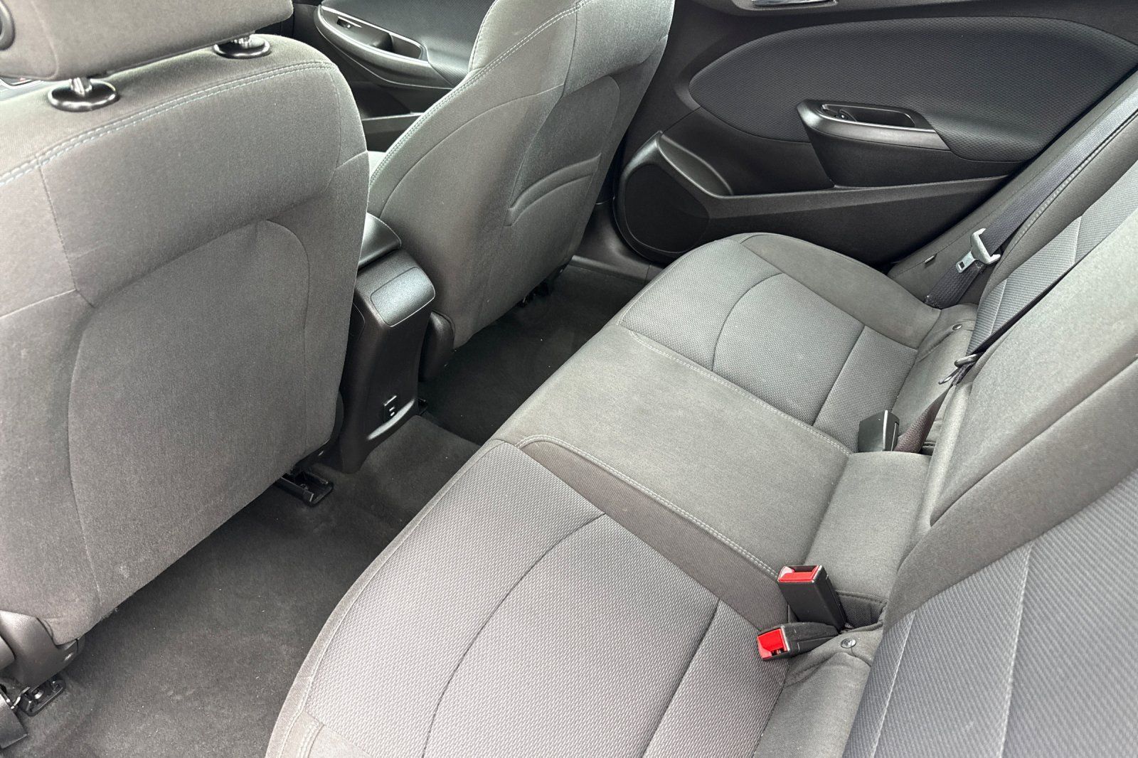 Used 2017 Chevrolet Cruze LT FWD image 12