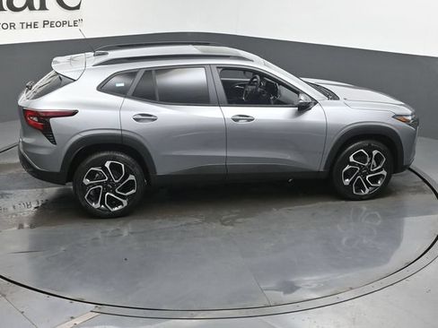 New 2026 Chevrolet Trax RS w/ Sunroof Package FWD image 17
