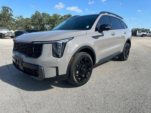 Used 2024 Kia Sorento SX AWD/4WD image 2