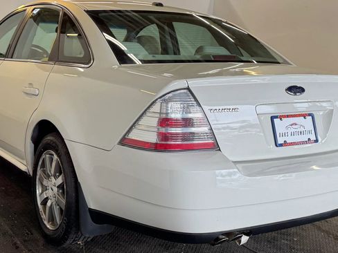 Used 2009 Ford Taurus SEL image 7