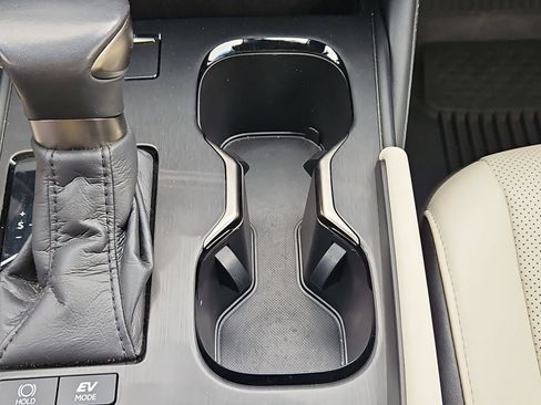 Used 2025 Lexus ES 300h w/ Premium Package FWD image 18