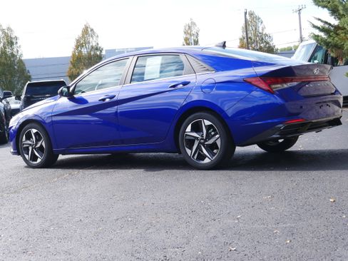 Used 2023 Hyundai Elantra Limited image 4