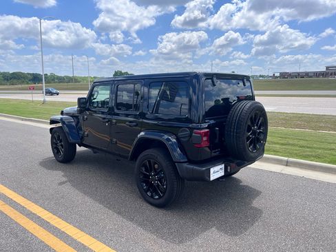 Certified 2025 Jeep Wrangler Unlimited Sahara w/ Safety Group AWD/4WD image 6