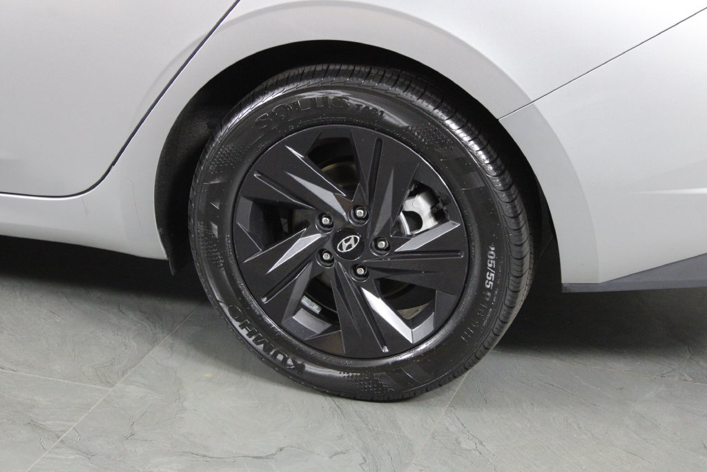 Certified 2022 Hyundai Elantra SEL FWD image 15