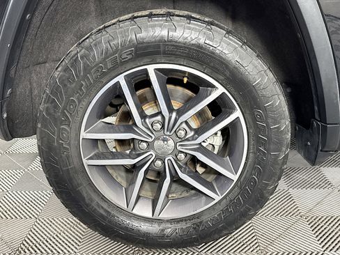 Used 2018 Jeep Grand Cherokee Limited image 32