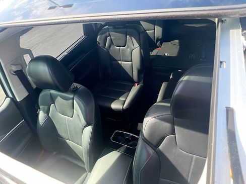 Used 2023 Kia Telluride EX w/ EX Captain's Chair Package FWD image 23