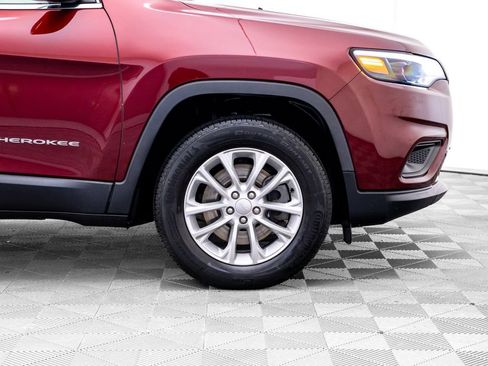 Used 2019 Jeep Cherokee Latitude w/ Cold Weather Group AWD/4WD image 32