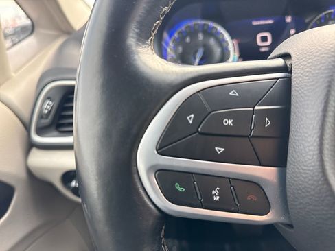 Used 2021 Chrysler Pacifica Touring-L image 30