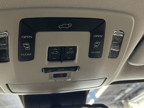 Used 2022 Toyota Sienna XLE image 37