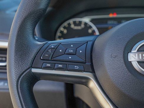 Used 2024 Nissan Altima 2.5 SV image 13