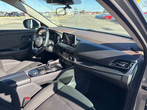 Used 2023 Nissan Rogue S image 21